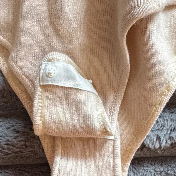 BCBGMaxAzria Beige V-Neck Sweater bodysuit - Picture 3 of 6